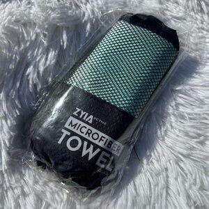 🩶5/$30 ZYIA Active Green Splash Microfiber Towel with Carry Case NEW